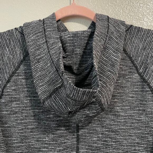Lululemon Hoodie Womens Size 8 Black White Heathered Hooded Knit Gym Athletic - Picture 8 of 11